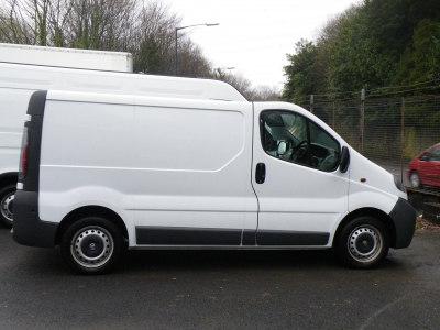 VAUXHALL VIVARO